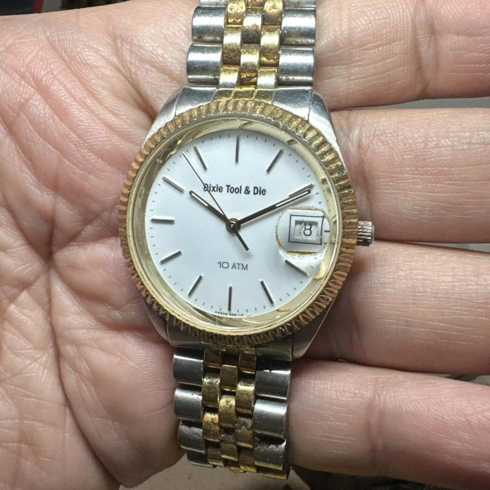 Working Vtg Dixie Tool & Die Quartz Watch‎ 10 ATM Two Tone Date Mens Watch 35mm